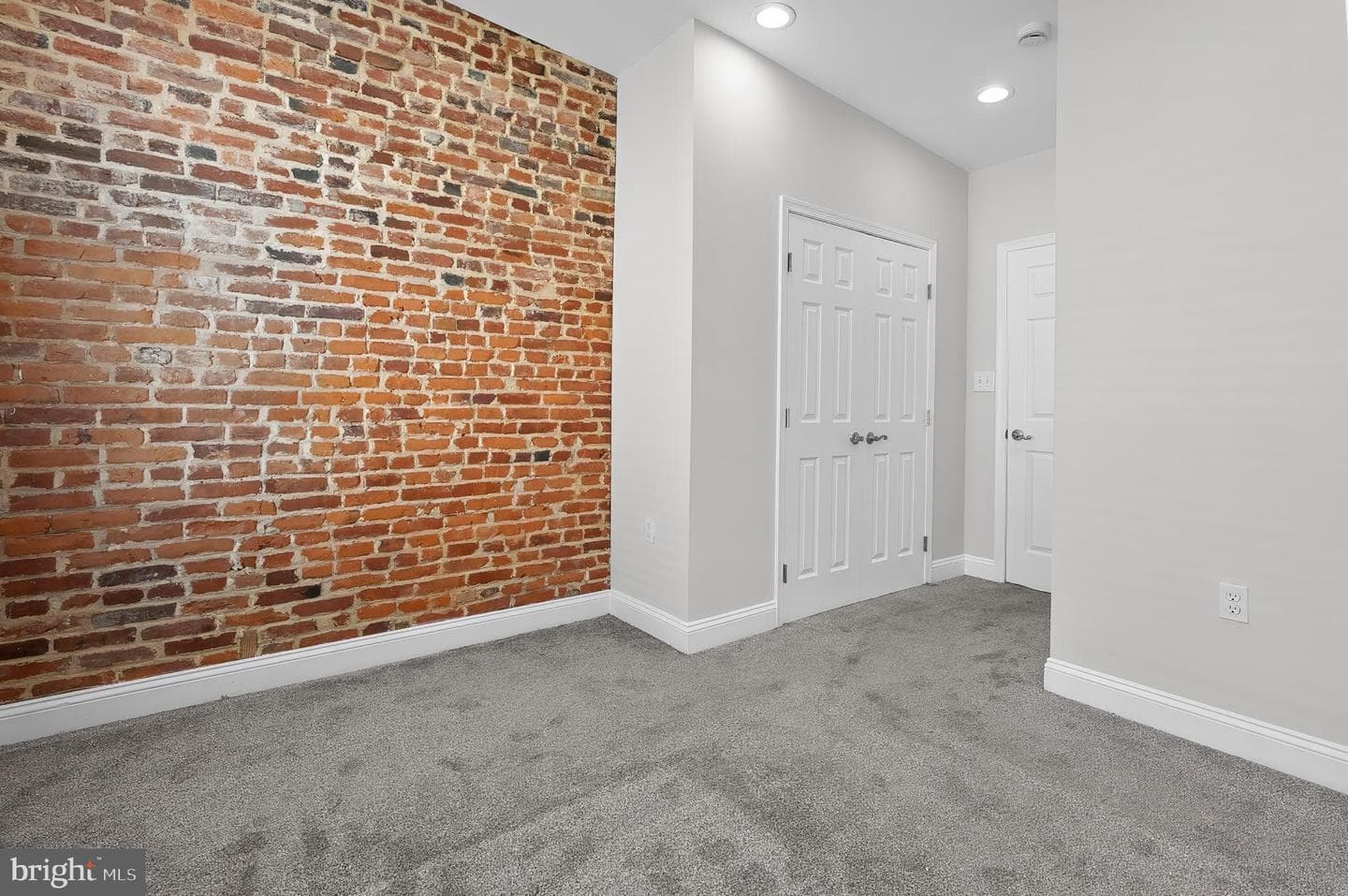 132 N Glover Street photo 20