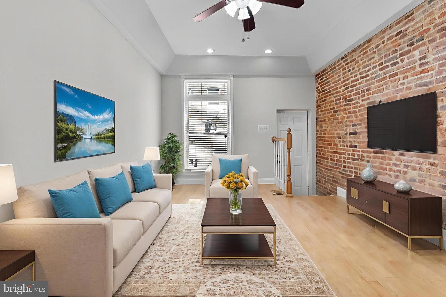 132 N Glover Street photo 3