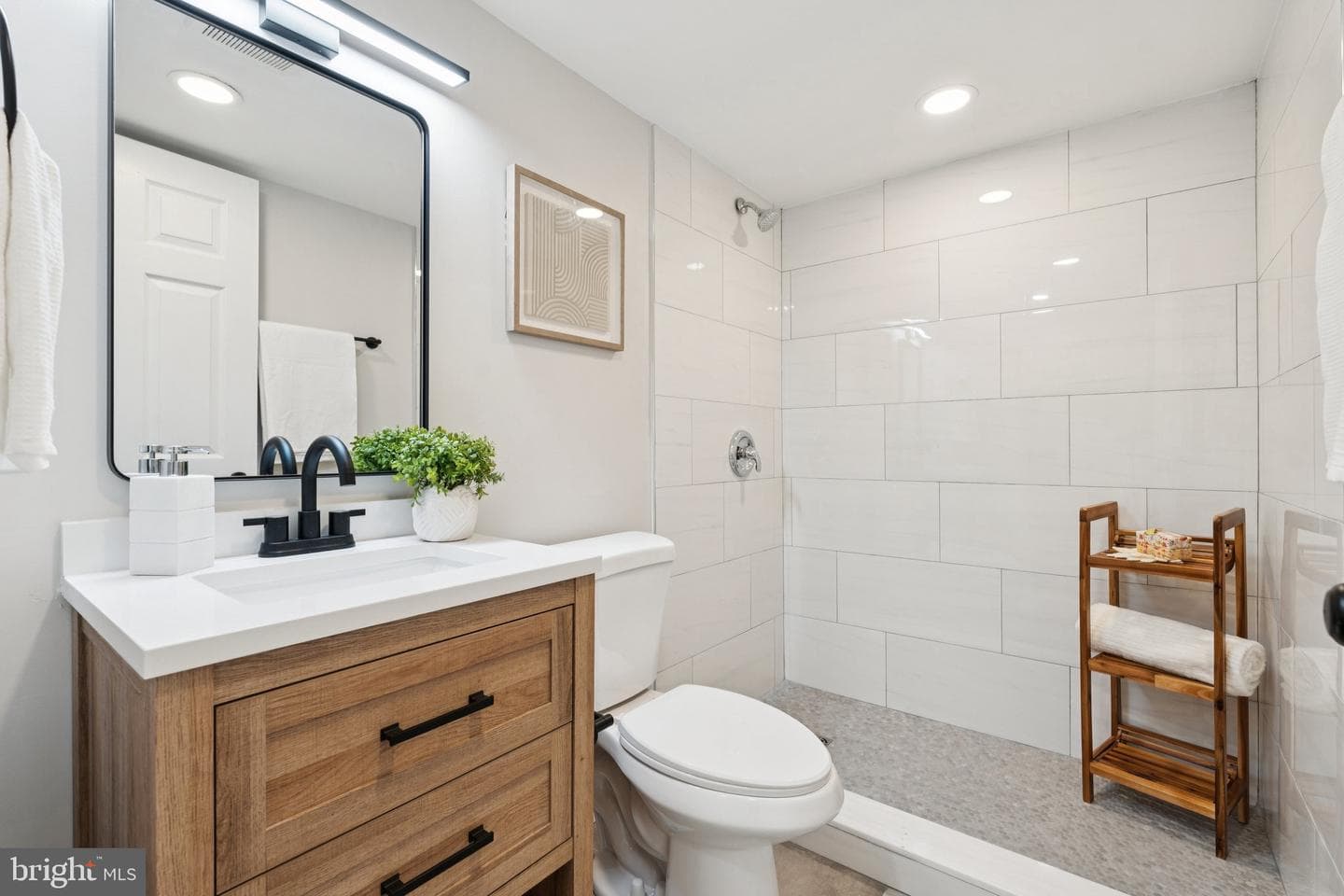 1014 Upnor Road photo 12