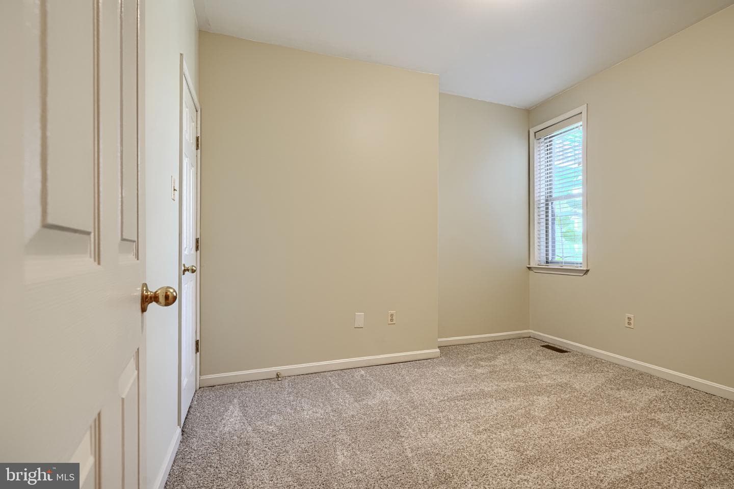 1025 S Hanover Street photo 24