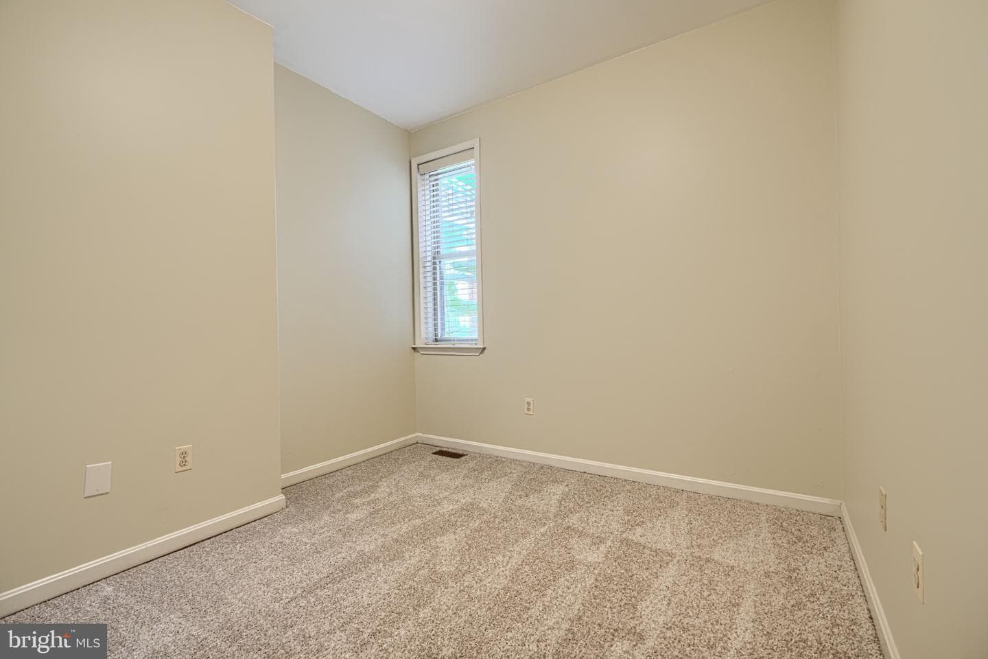 1025 S Hanover Street photo 25
