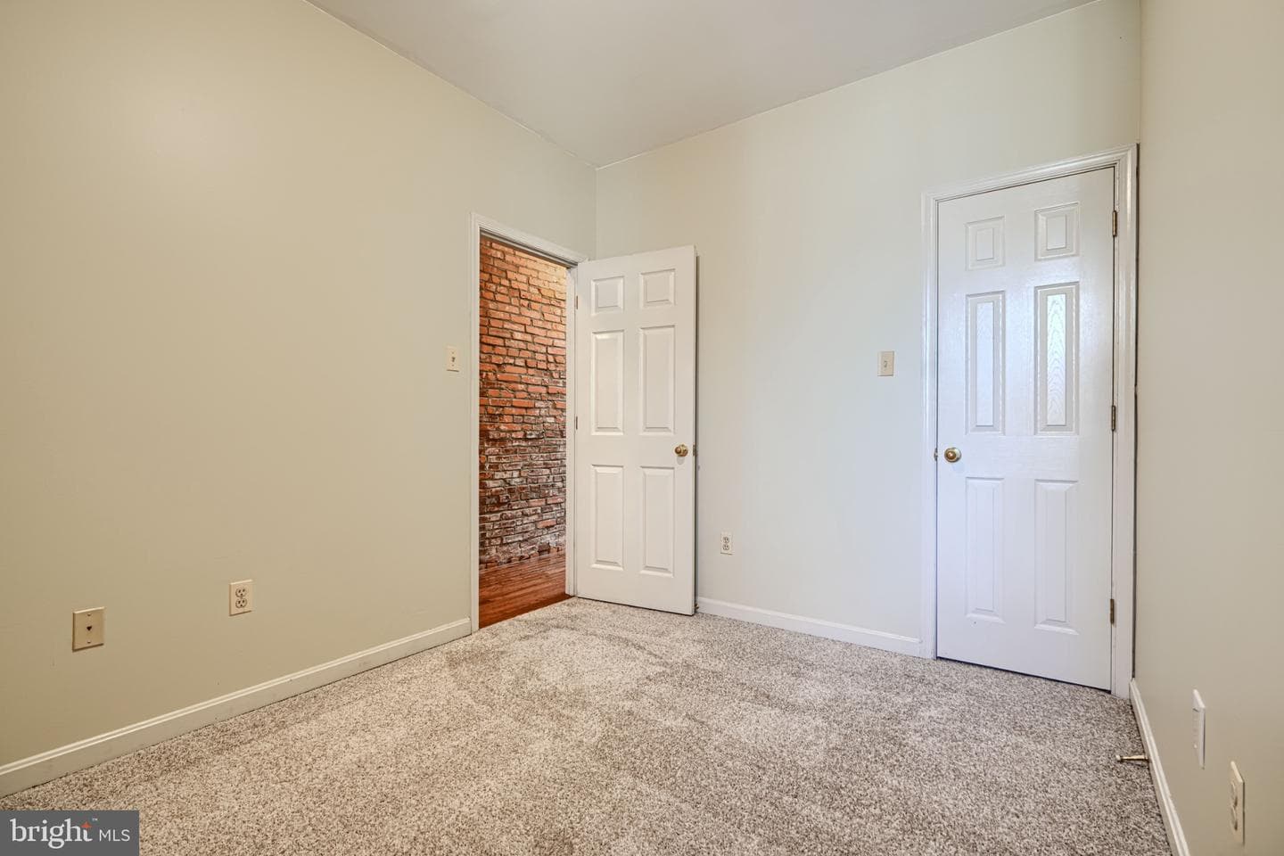 1025 S Hanover Street photo 26