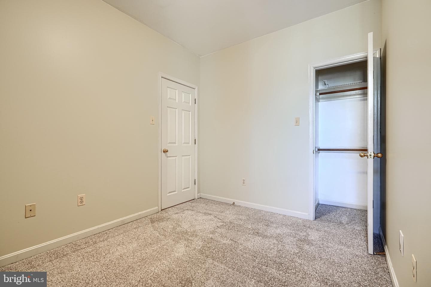 1025 S Hanover Street photo 27