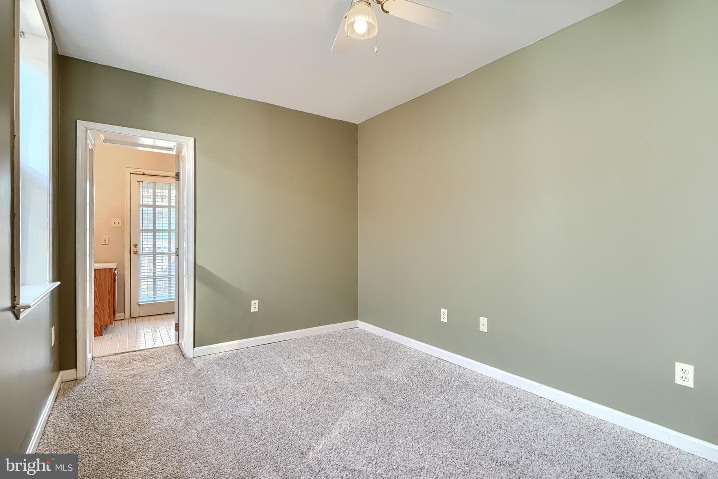 1025 S Hanover Street photo 29