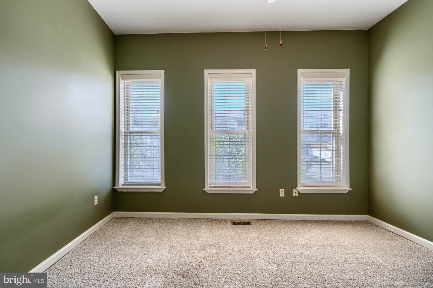 1025 S Hanover Street photo 37