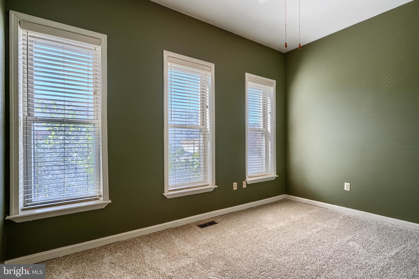 1025 S Hanover Street photo 38
