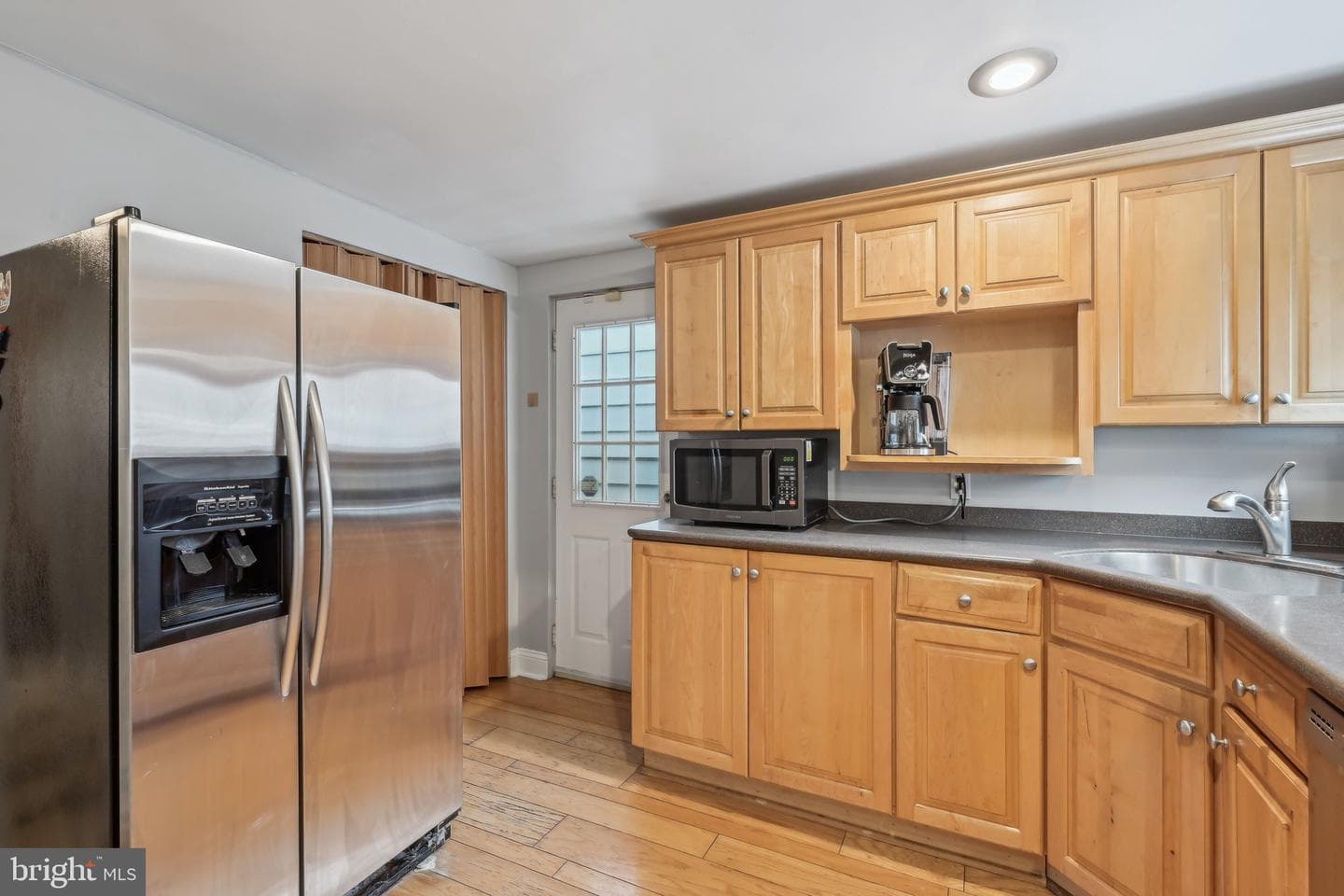 935 S Kenwood Avenue photo 9