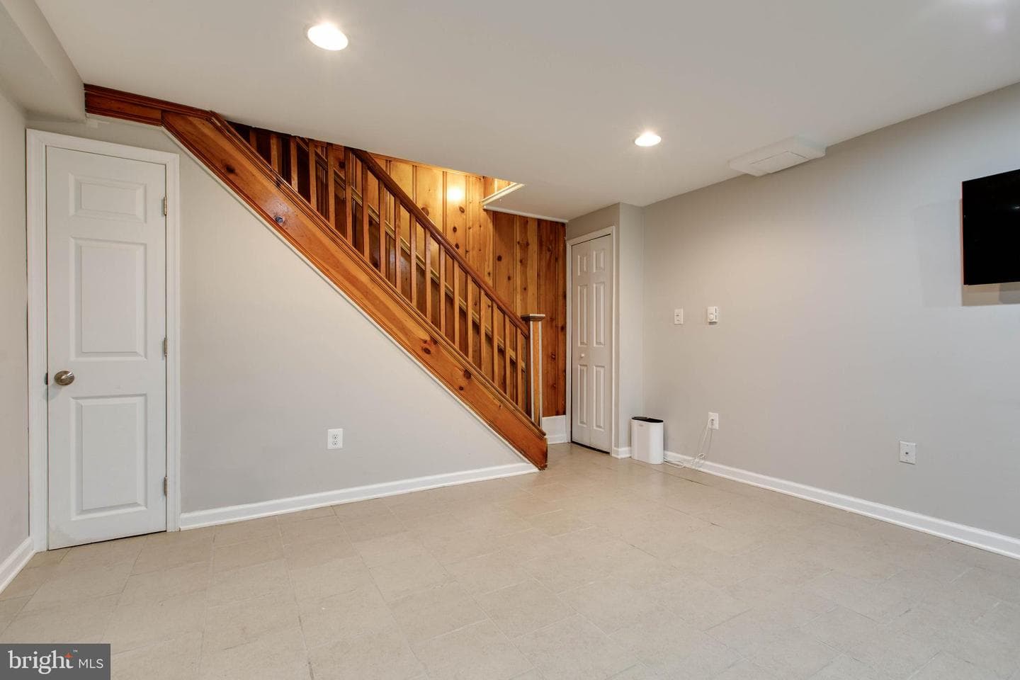 5506 Frederick Avenue photo 32