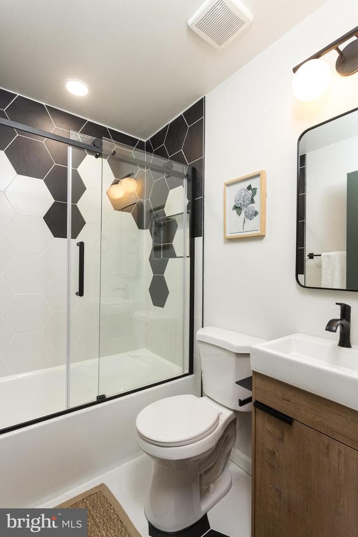 509 W 27th Street photo 25