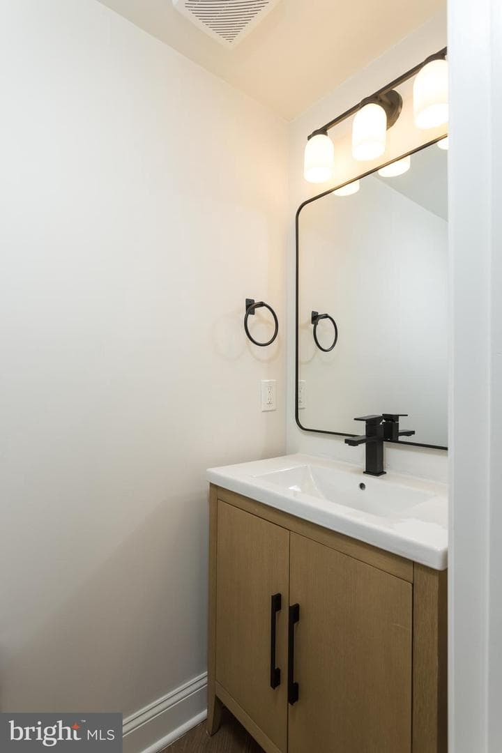 509 W 27th Street photo 8