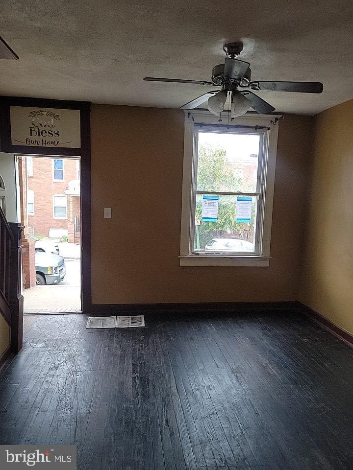 3011 Kenyon Avenue photo 2
