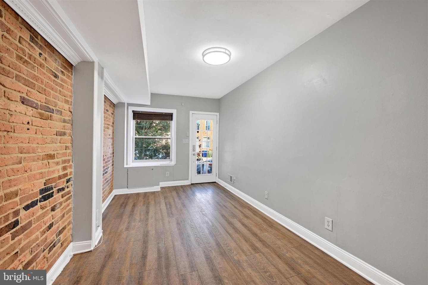 2527 Foster Avenue photo 10