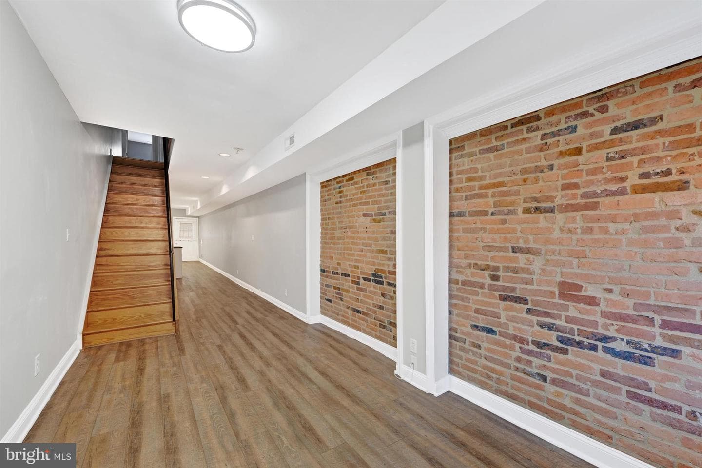 2527 Foster Avenue photo 11