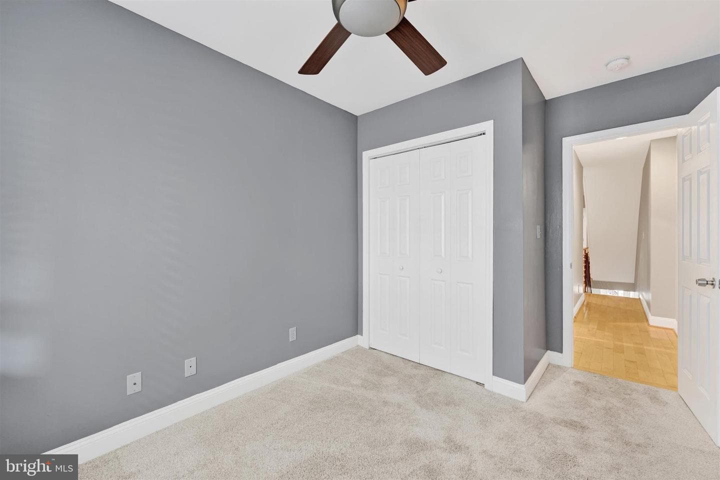 2527 Foster Avenue photo 15