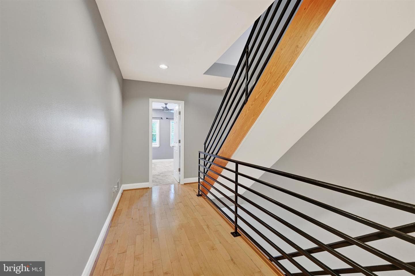2527 Foster Avenue photo 18