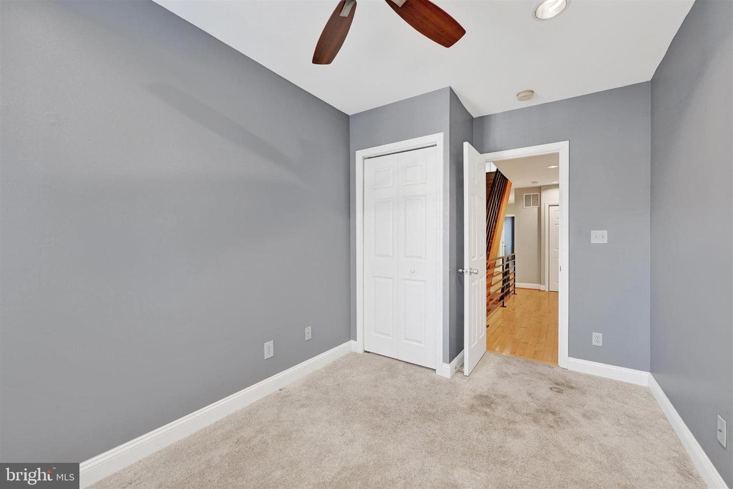 2527 Foster Avenue photo 20