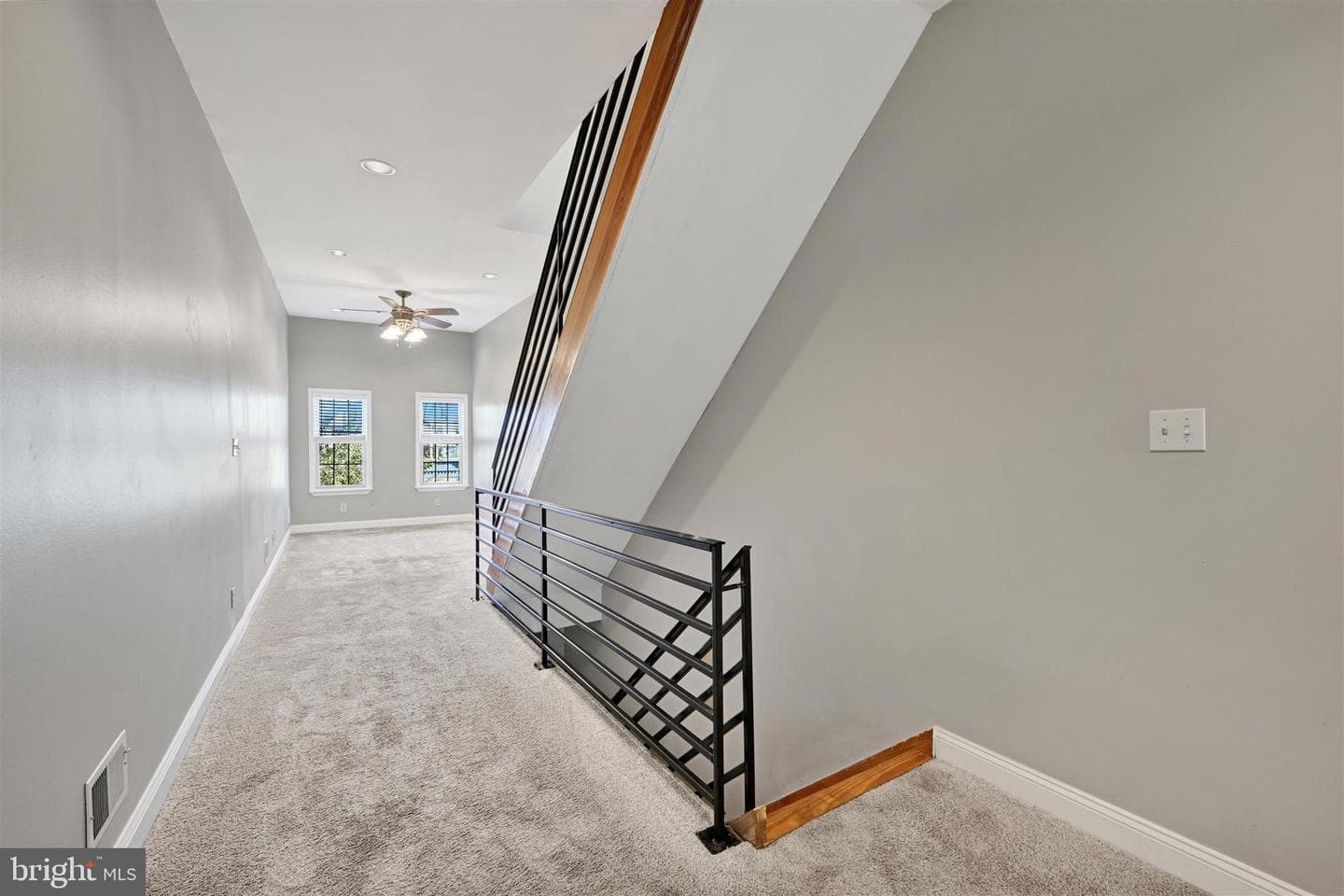 2527 Foster Avenue photo 23