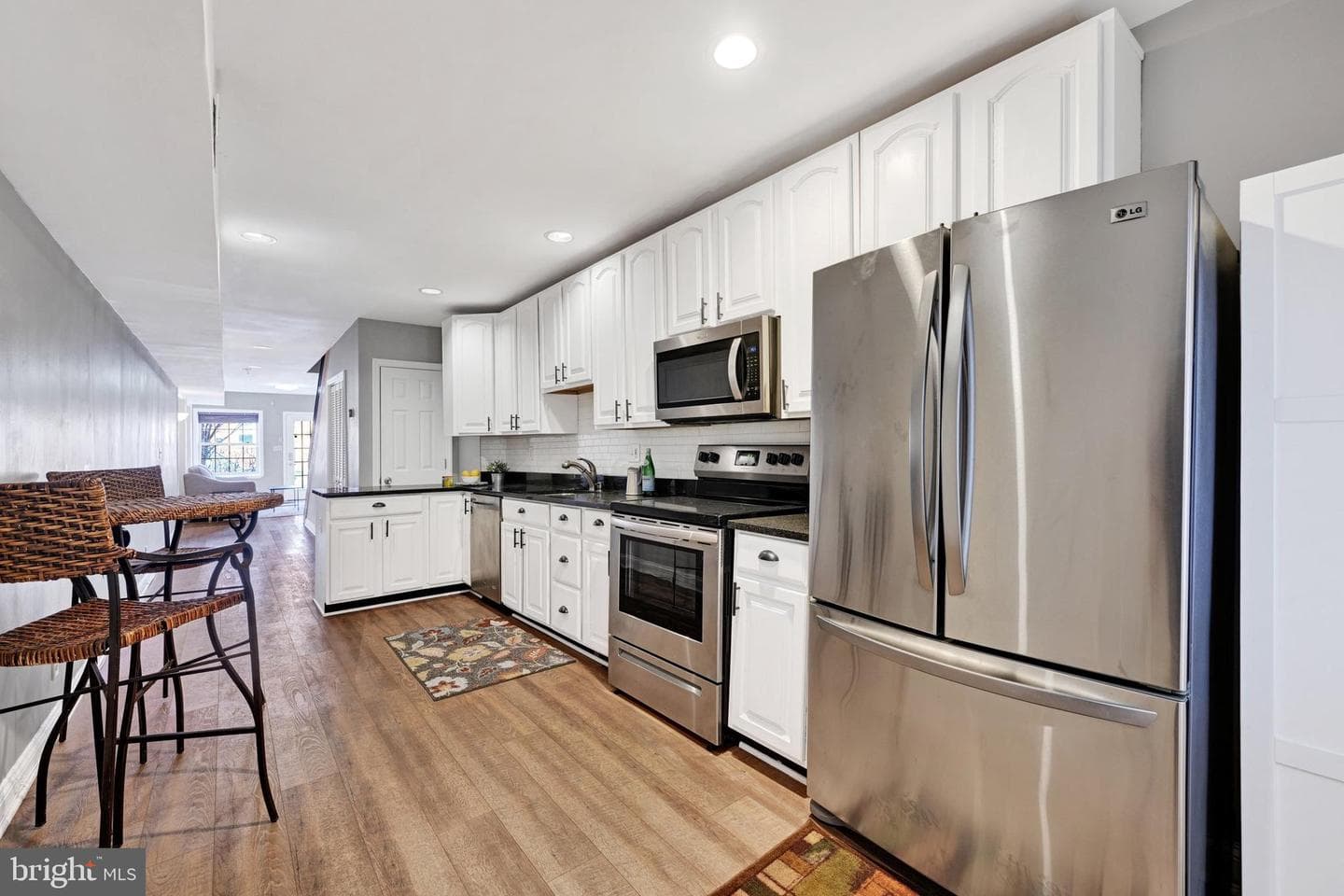2527 Foster Avenue photo 4