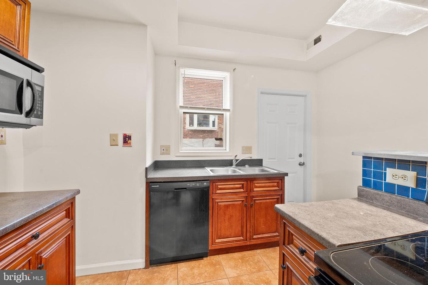 901 W Barre Street photo 16
