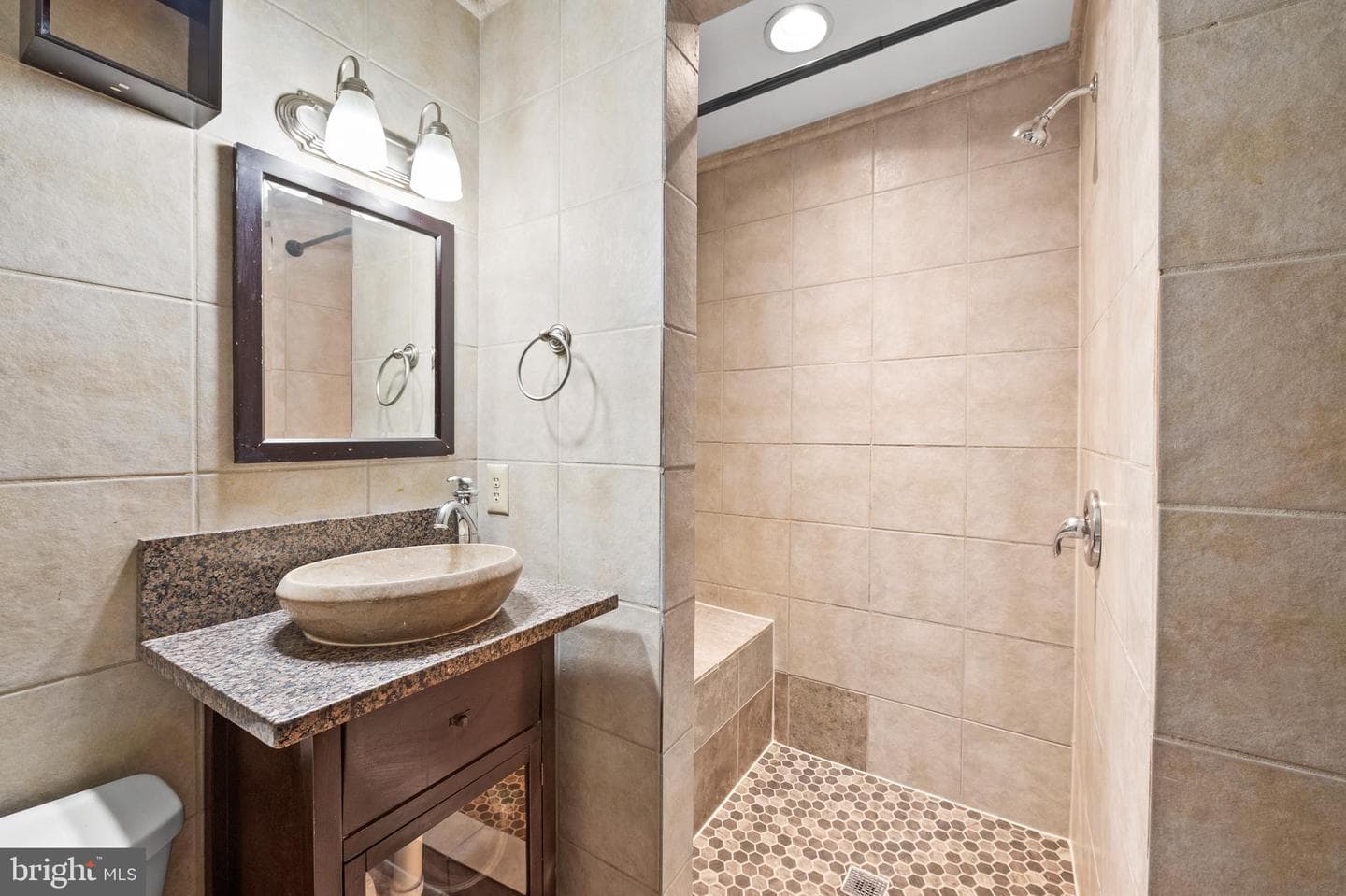 901 W Barre Street photo 32