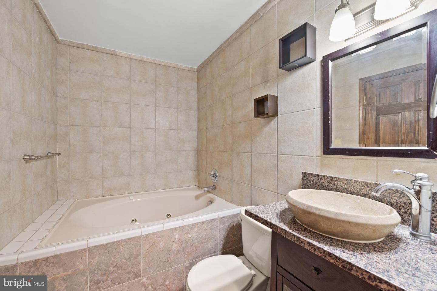 901 W Barre Street photo 33