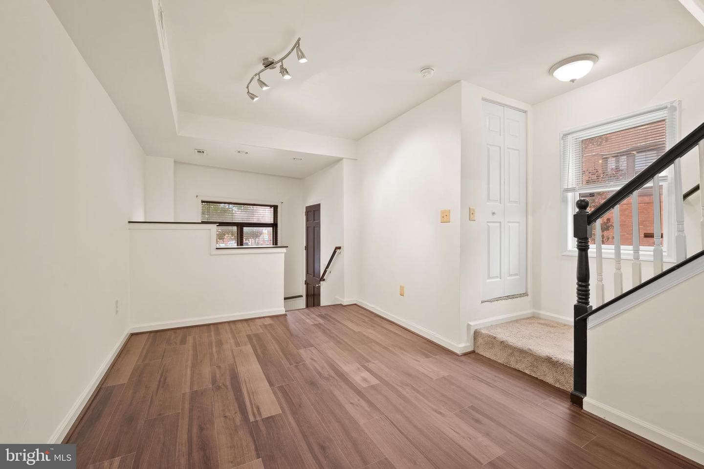 901 W Barre Street photo 6