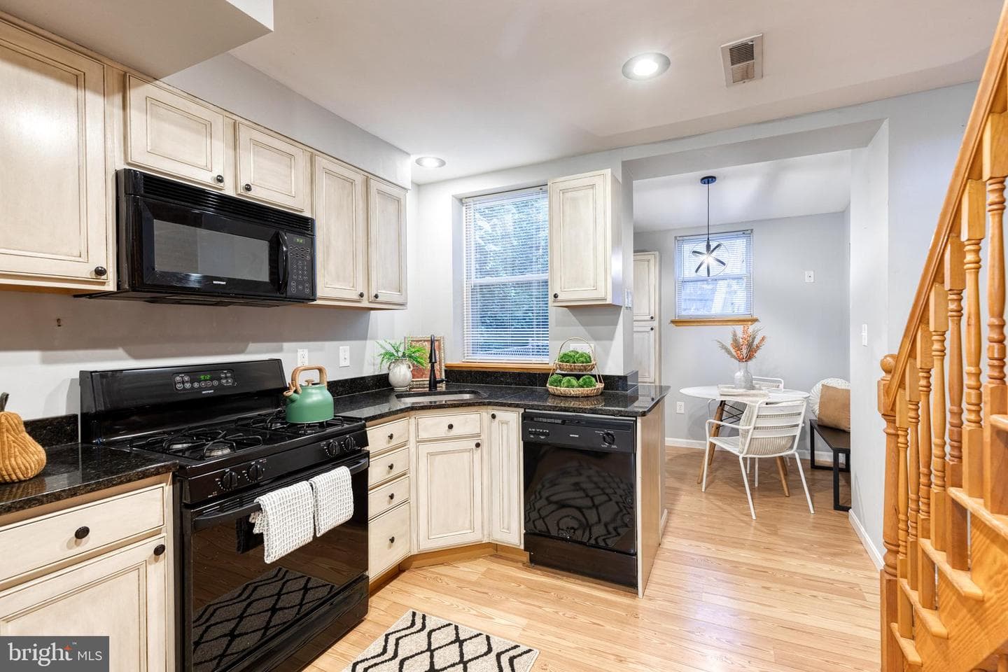 46 E Fort Avenue photo 7