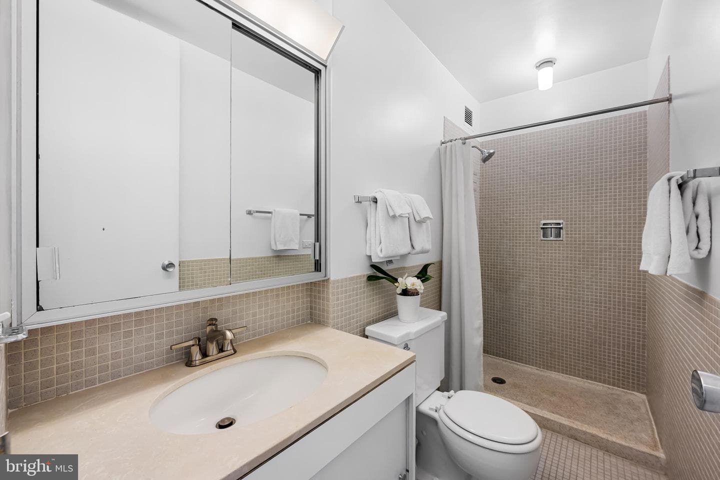 4000 N Charles Street #1414 photo 31