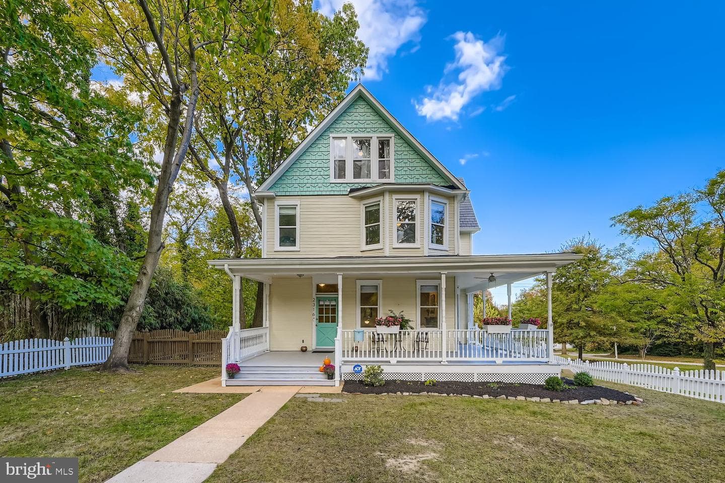 2316 Erdman Avenue photo 2