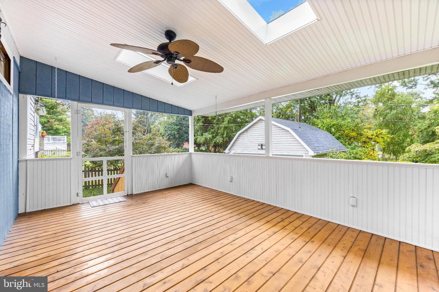 307 E Lake Avenue photo 41