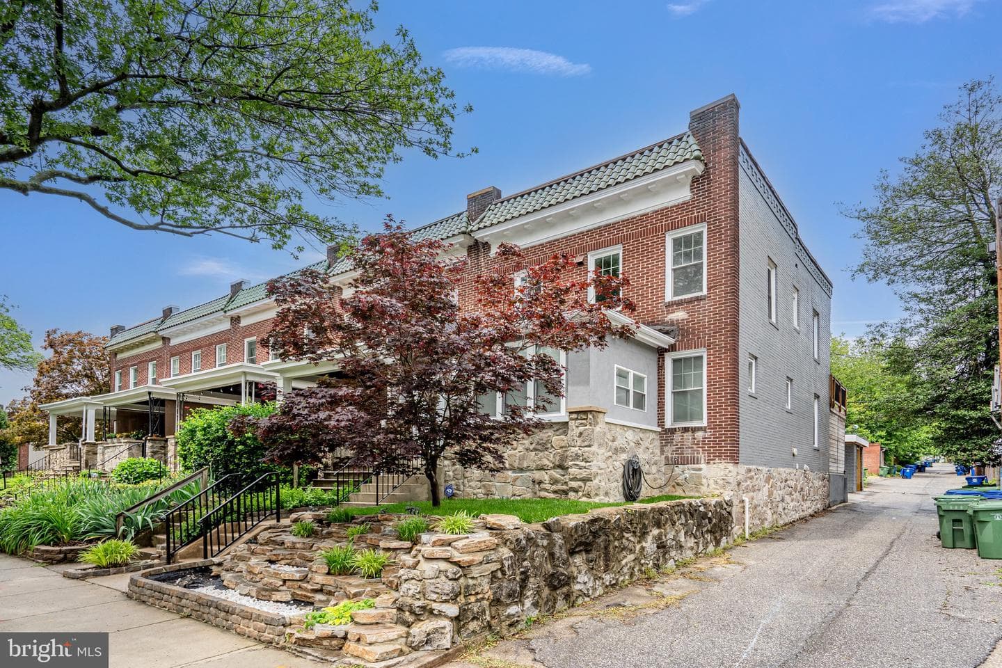 200 W 29th Street W photo 1
