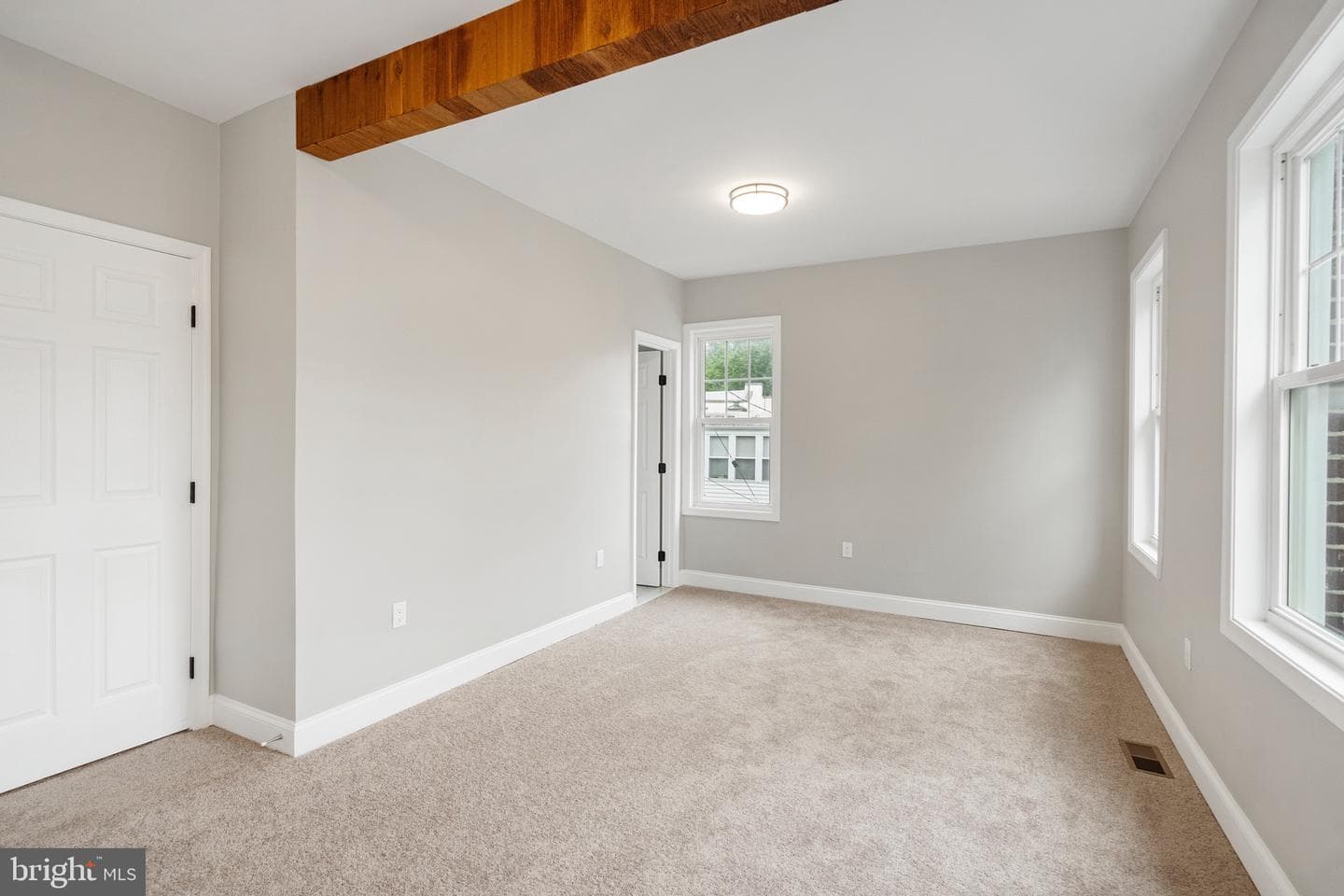 200 W 29th Street W photo 14