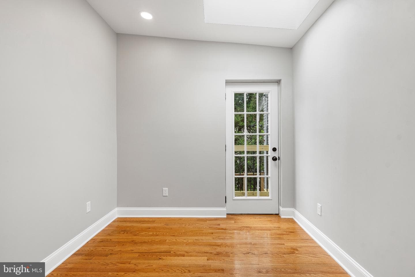 200 W 29th Street W photo 20