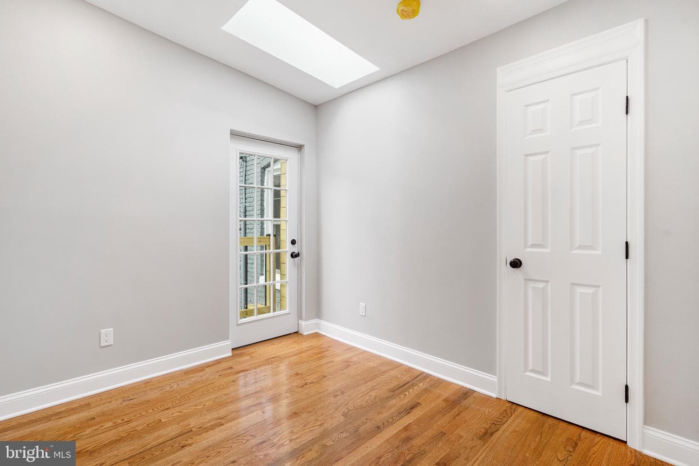 200 W 29th Street W photo 21