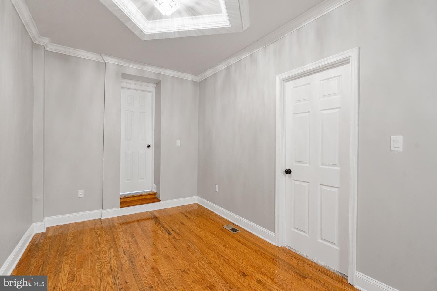 200 W 29th Street W photo 27