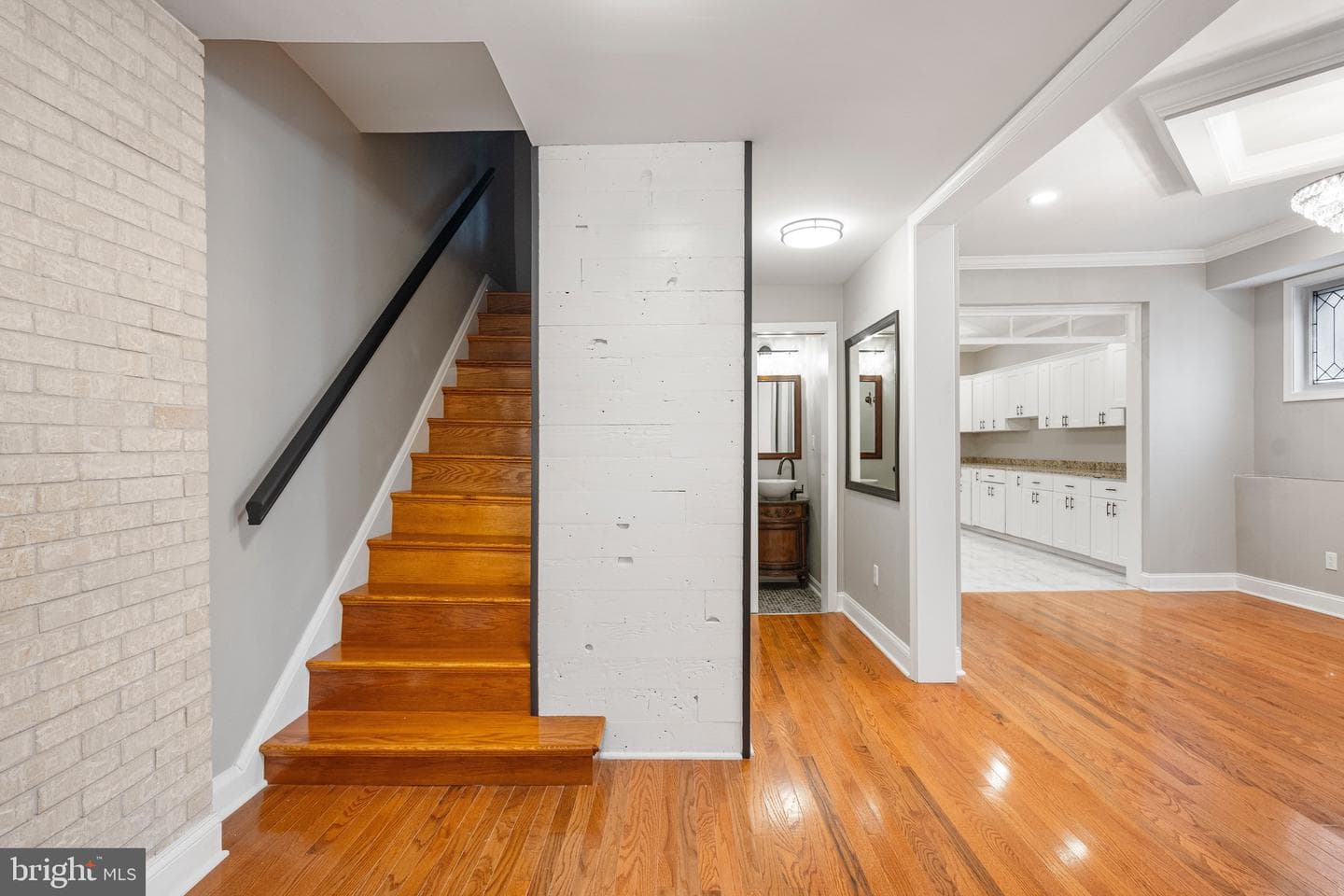 200 W 29th Street W photo 31