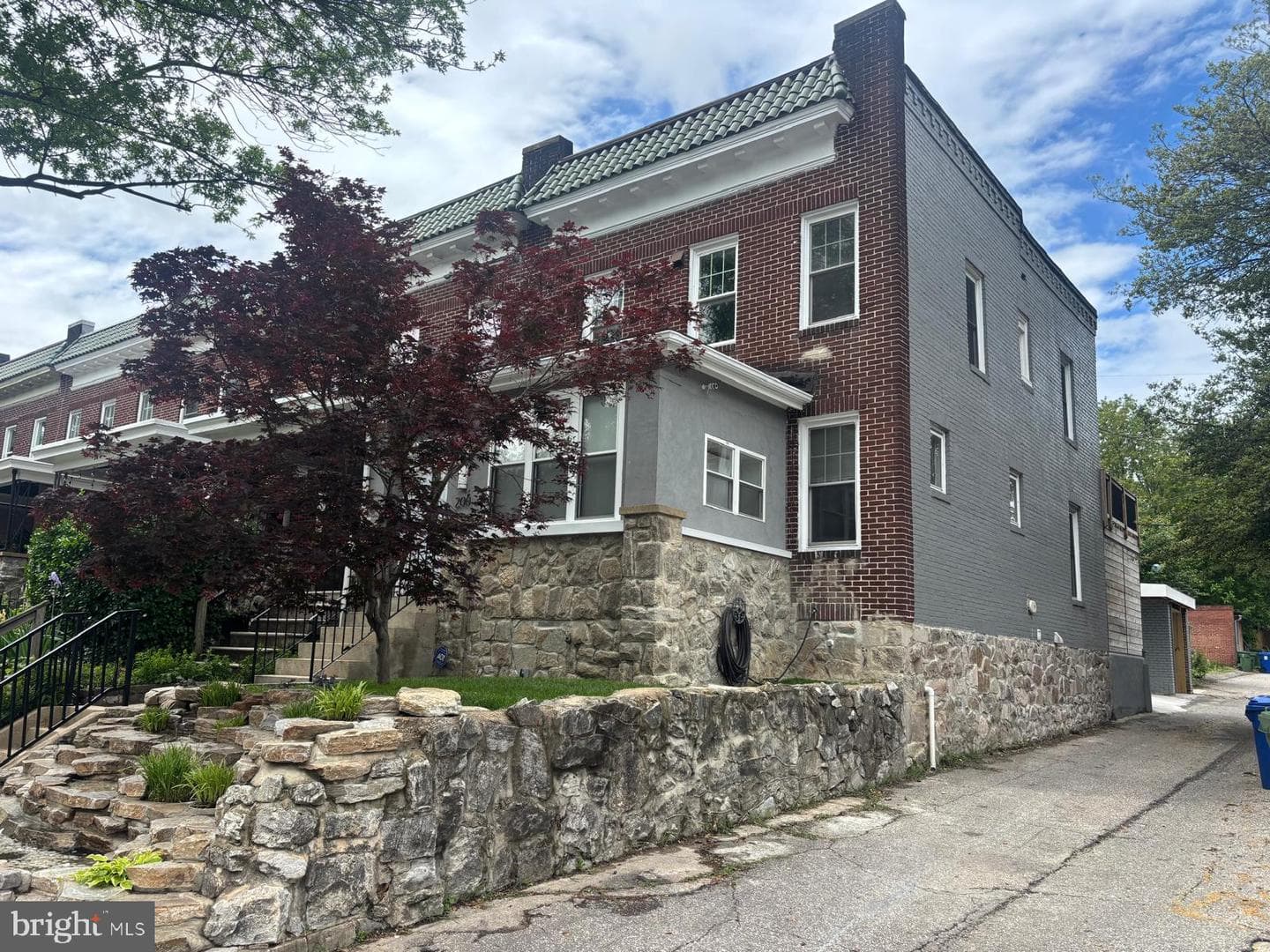 200 W 29th Street W photo 4