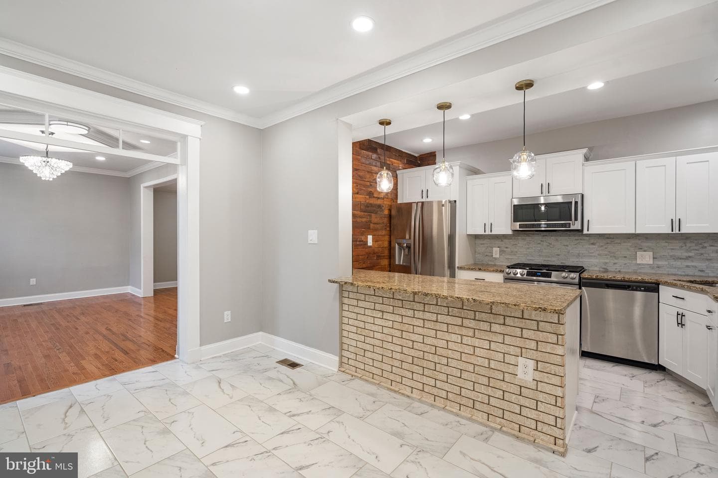 200 W 29th Street W photo 40