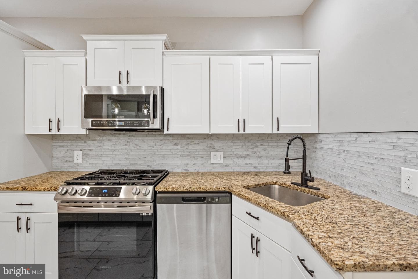 200 W 29th Street W photo 43