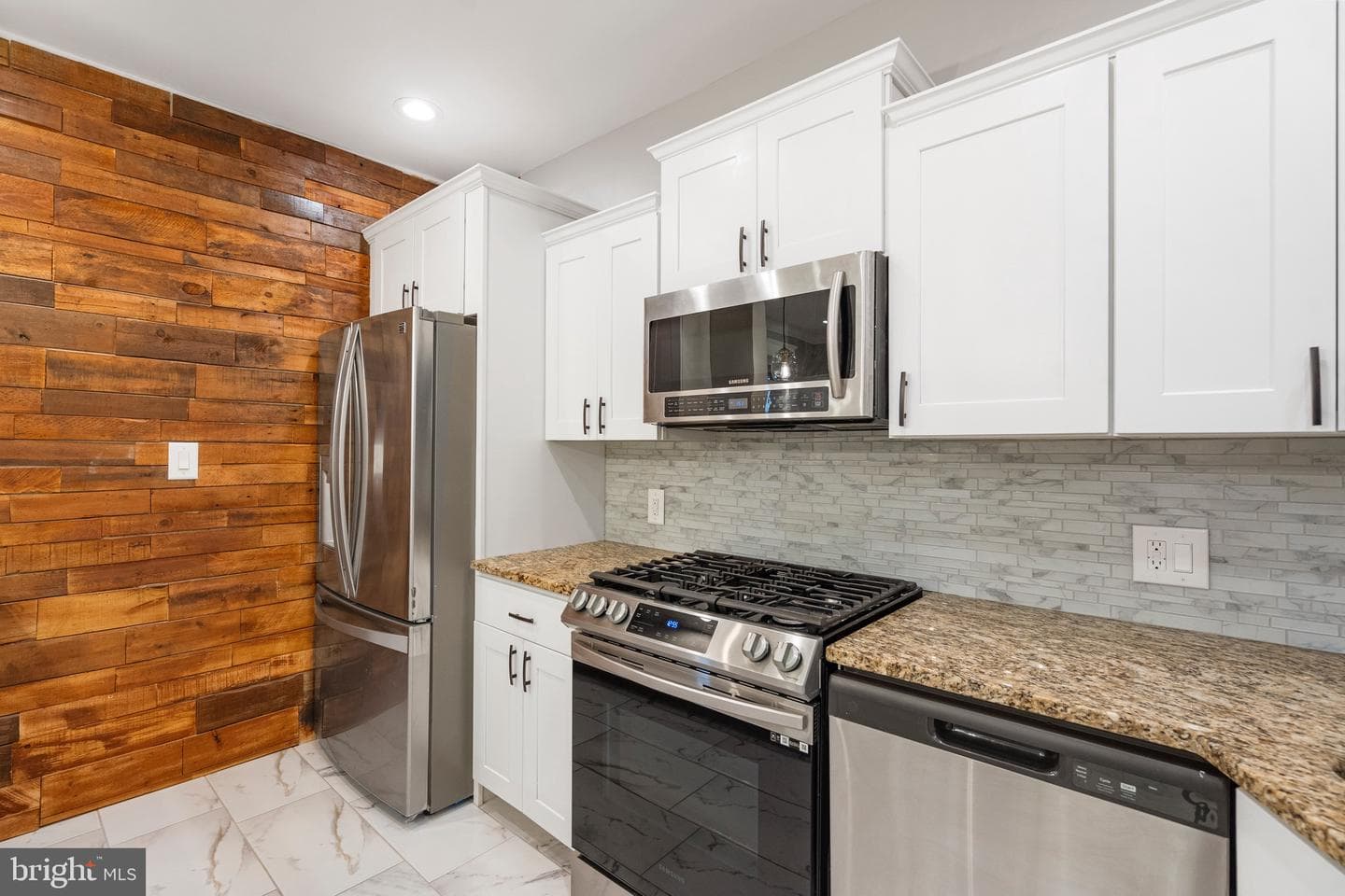 200 W 29th Street W photo 45