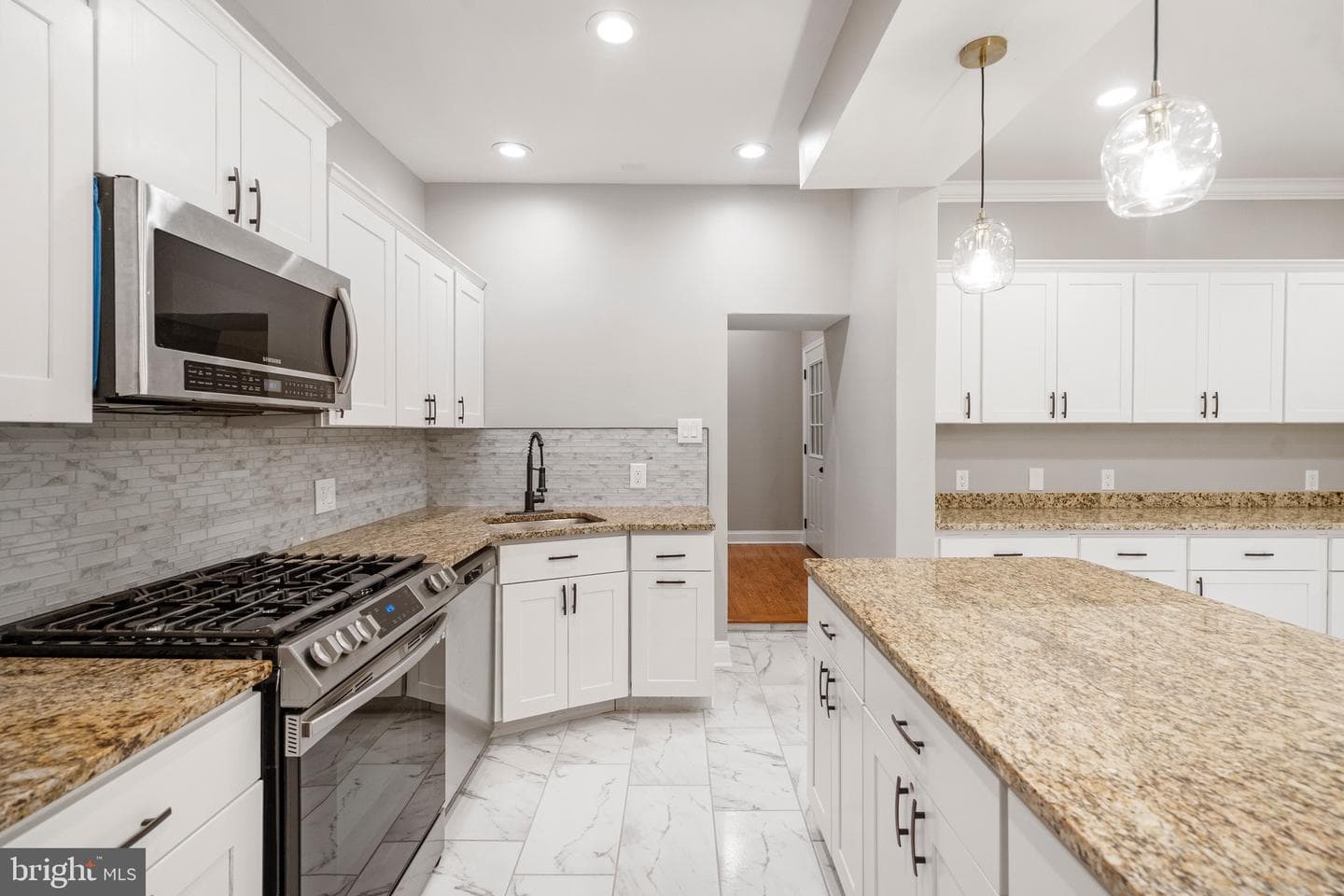 200 W 29th Street W photo 46