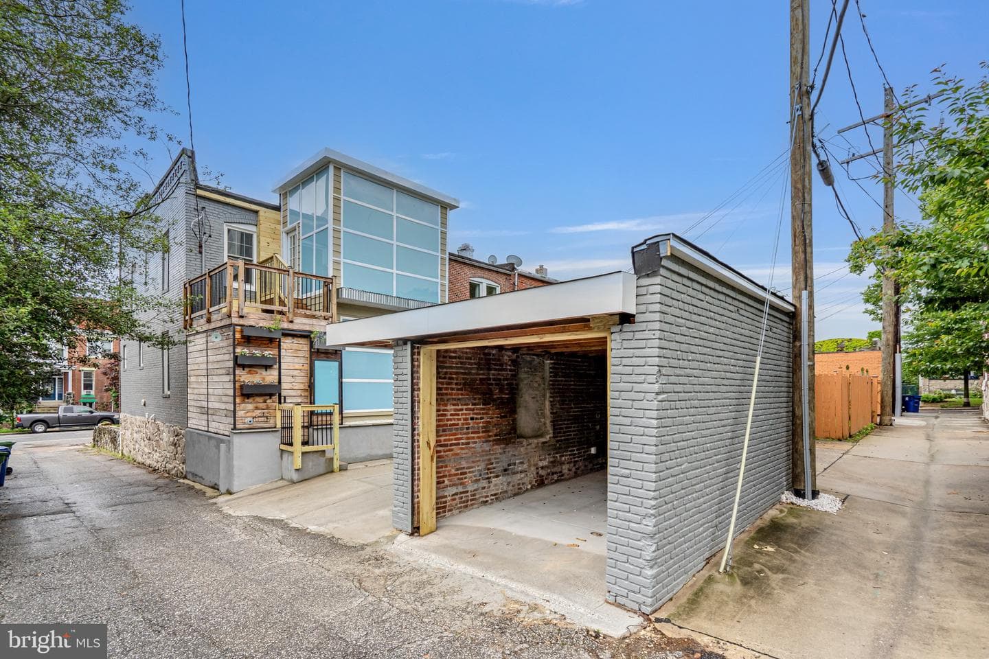 200 W 29th Street W photo 5
