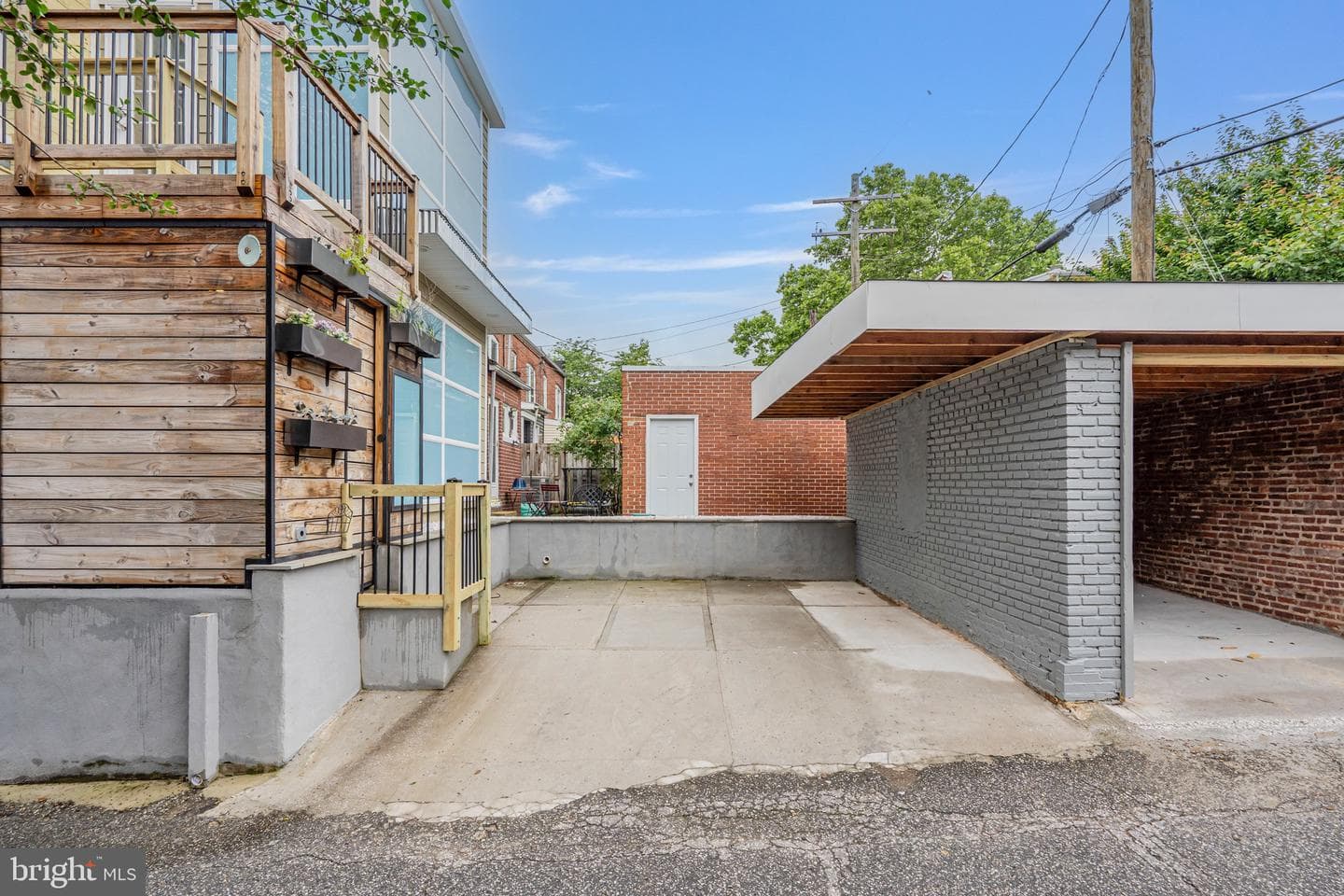 200 W 29th Street W photo 6