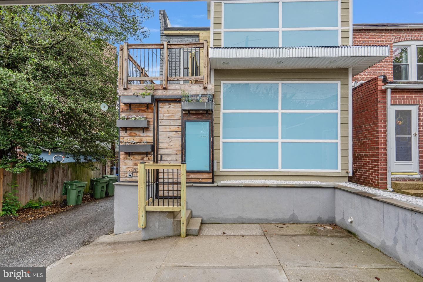 200 W 29th Street W photo 7