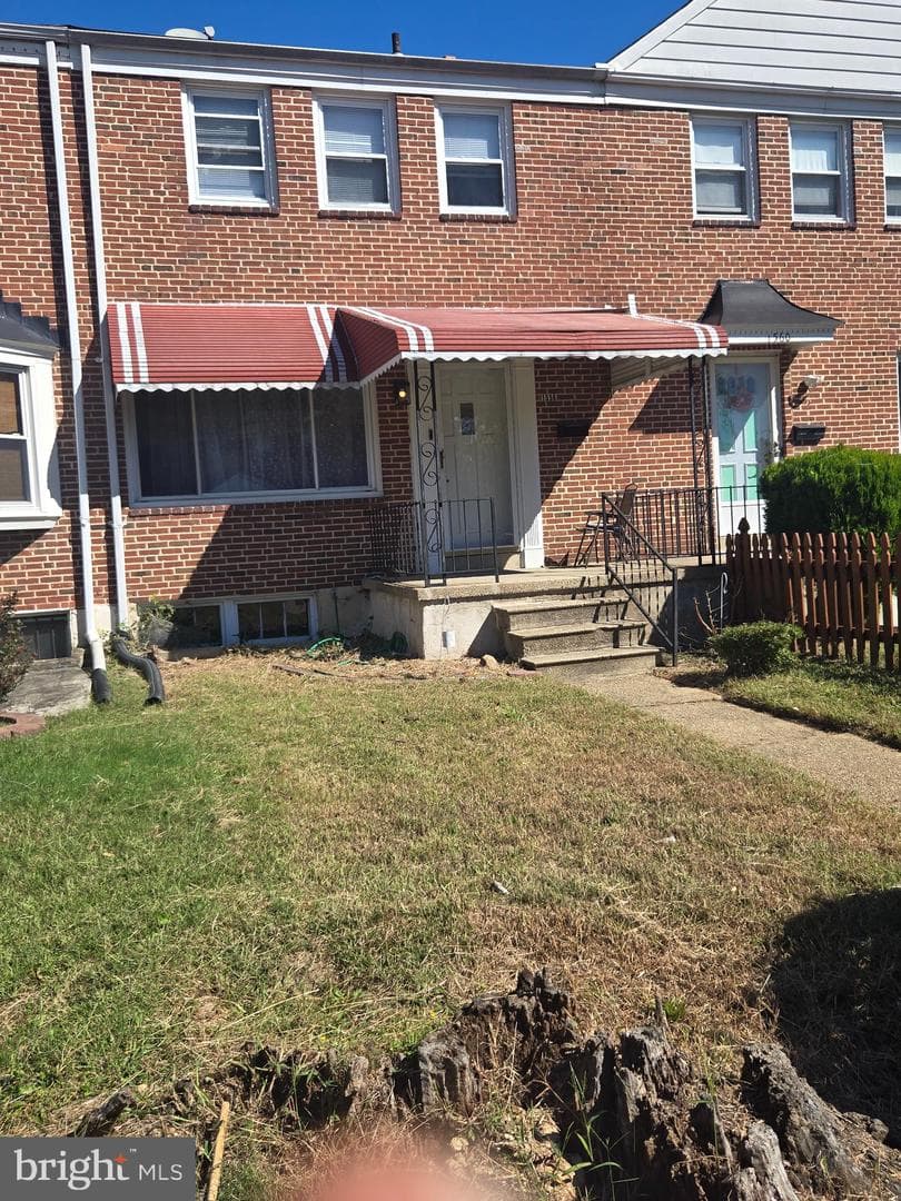 1558 Sherwood Avenue NE photo 2