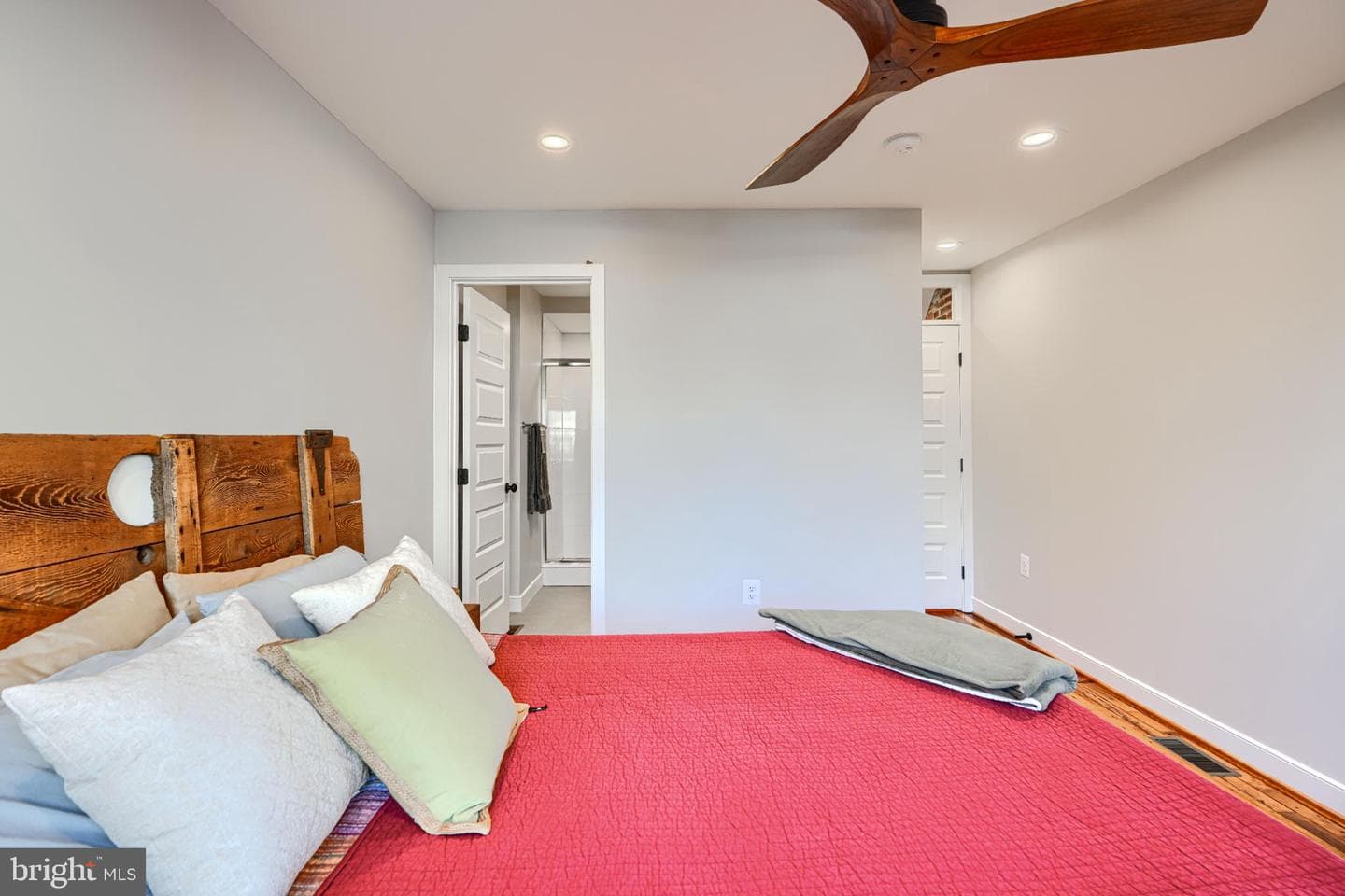 1709 William Street photo 32