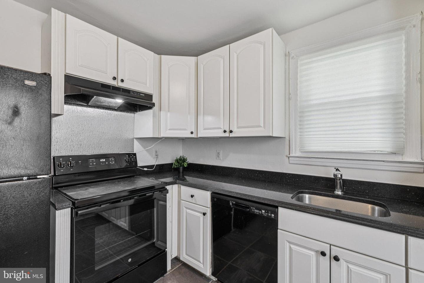 6907 Moyer Avenue photo 16