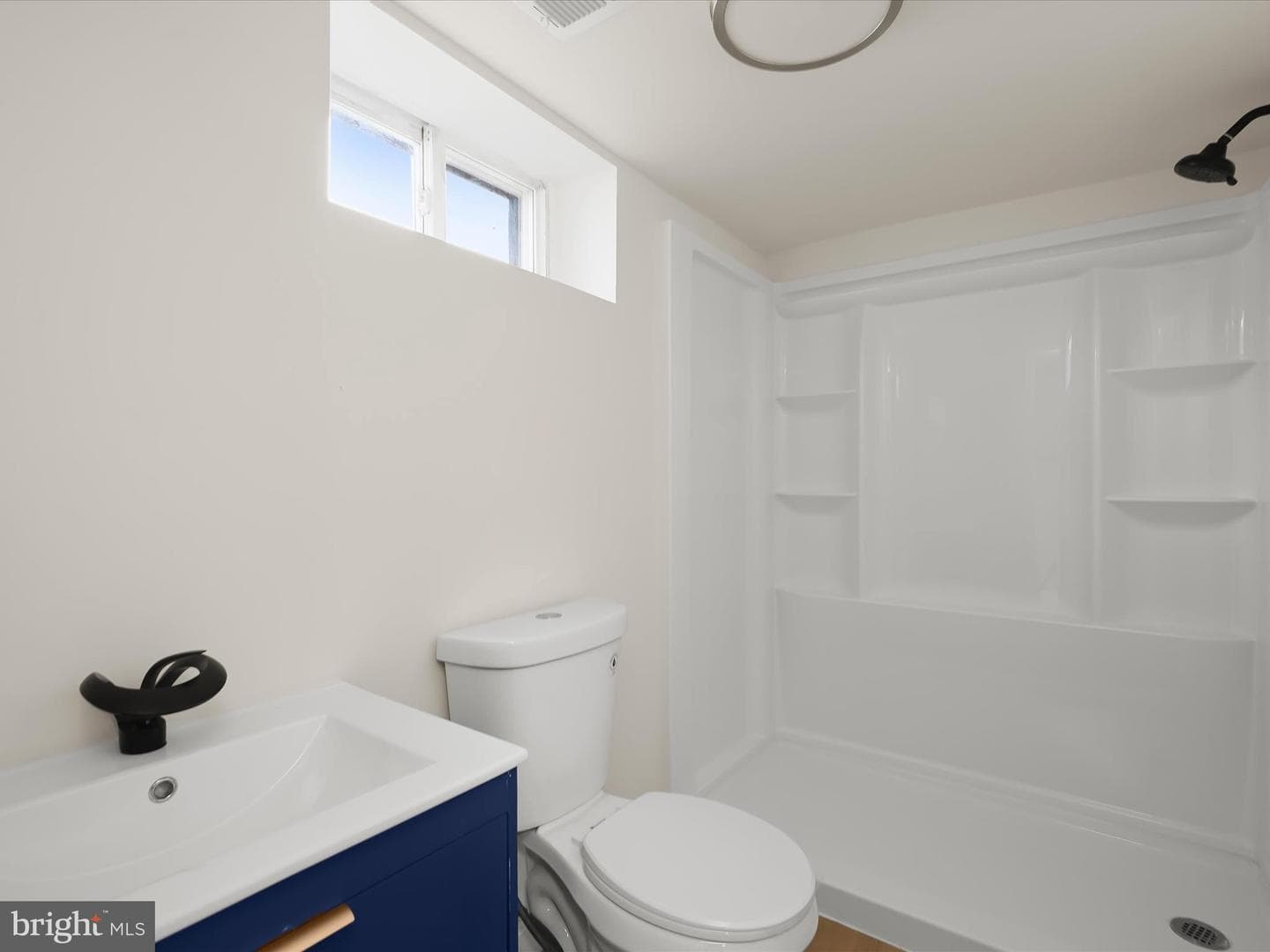 15 W Bristol Avenue photo 16
