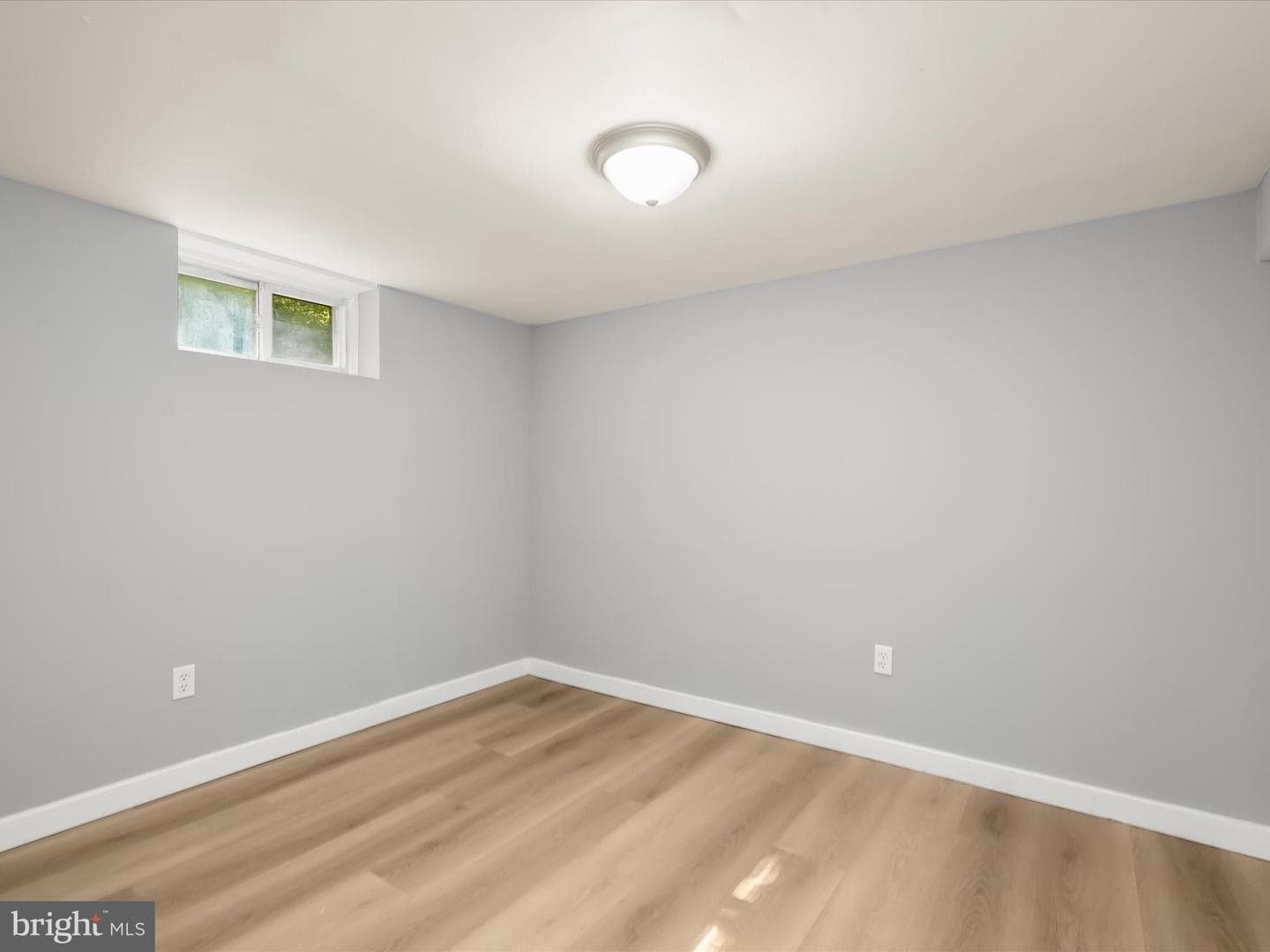 15 W Bristol Avenue photo 19