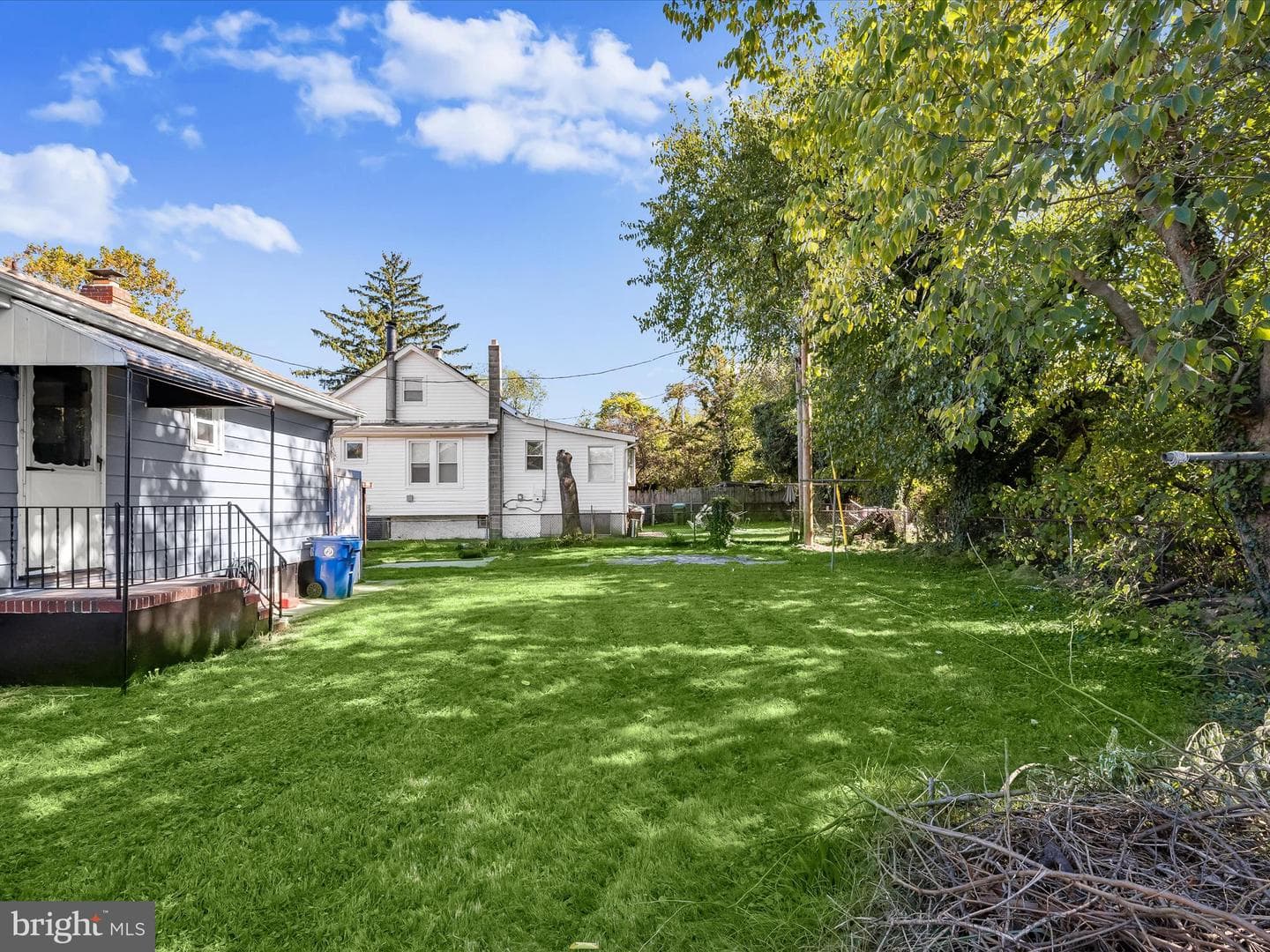 15 W Bristol Avenue photo 23